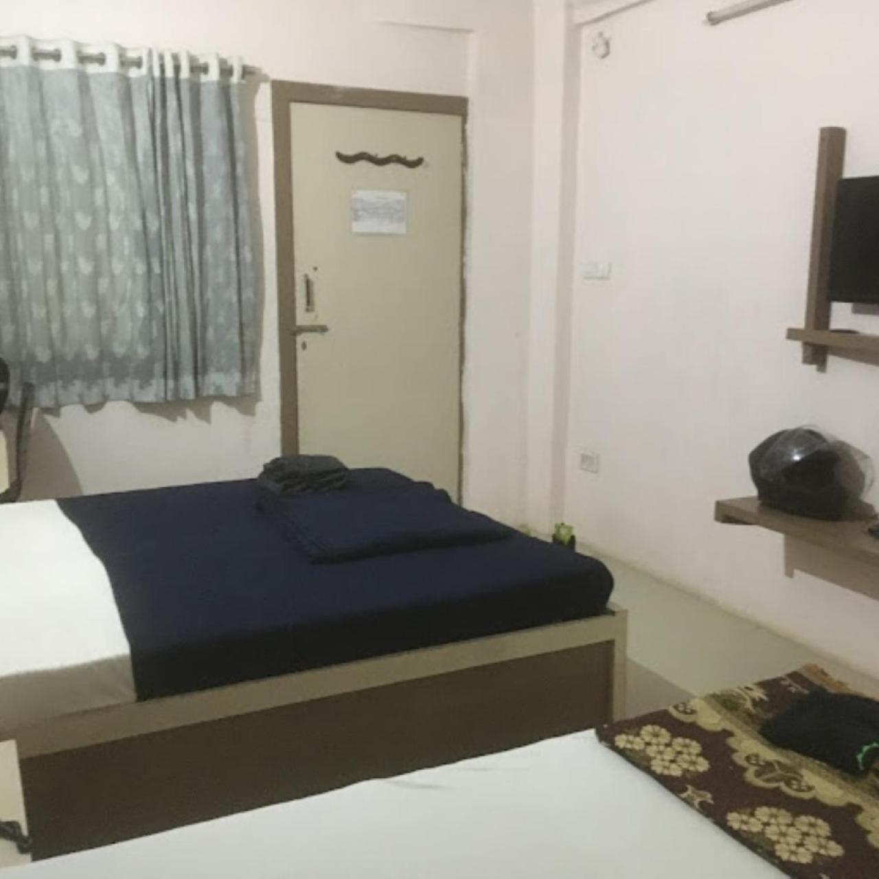 ホテル Divya Jyot Residency ブジ エクステリア 写真